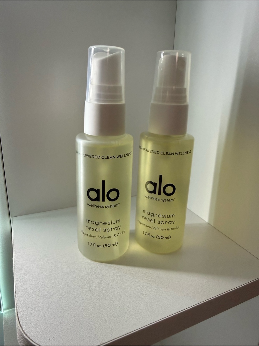 ALO Yoga Magnesium Reset Spray - Clear, White
